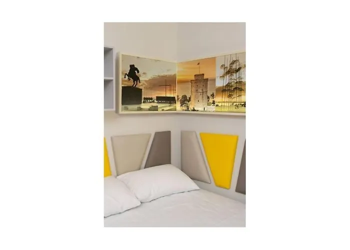 The City Of Thessaloniki In A Cozy Studio